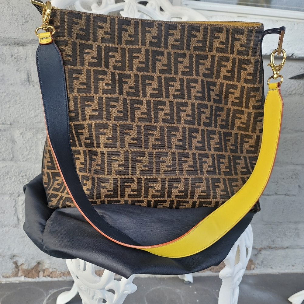 Fendi Logo Bag - Picture 3 of 16